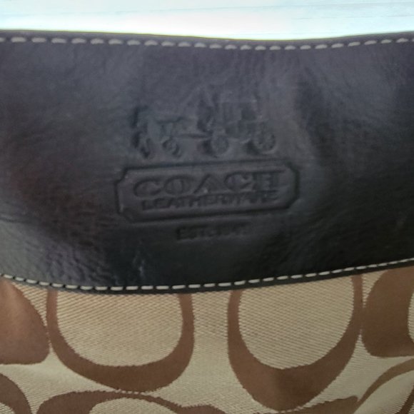 Coach Brown Signature Zoe Hobo Purse EUC! F12674 - Picture 2 of 16